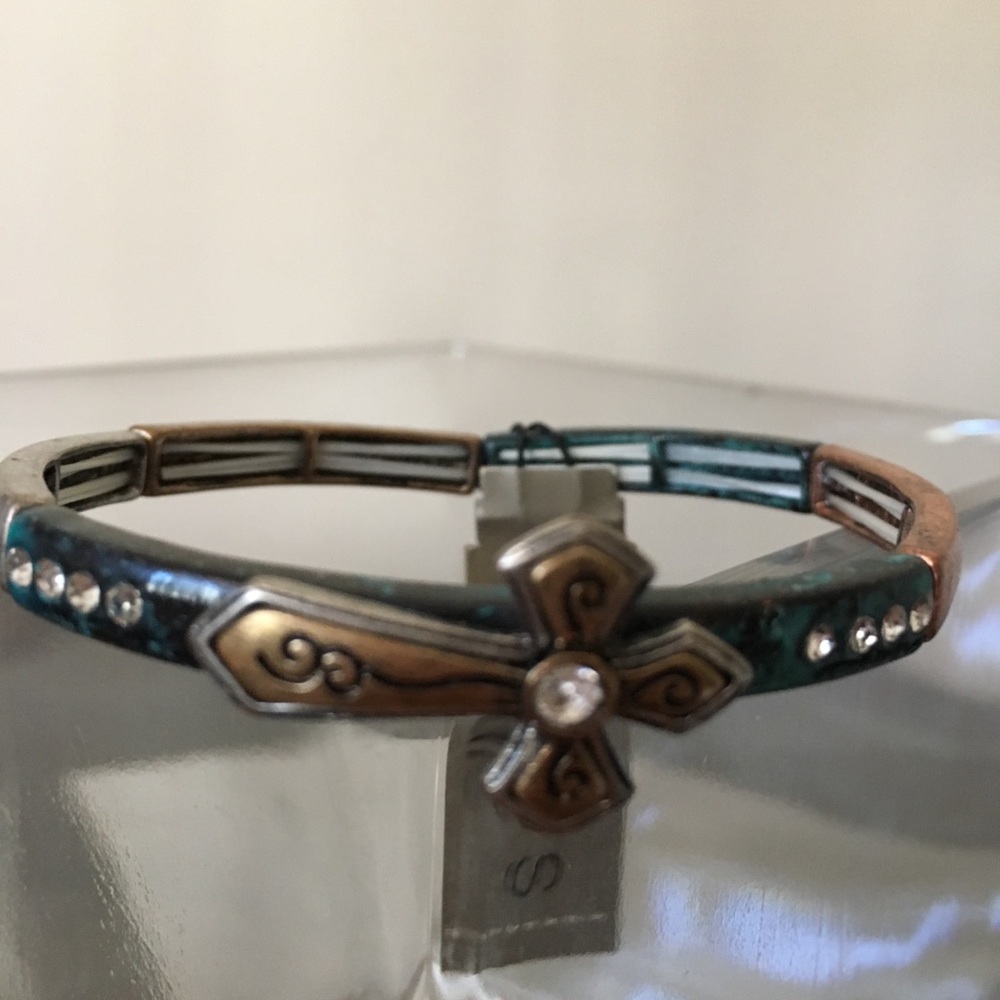 STRETCH BRACELET CROSS AND STONES